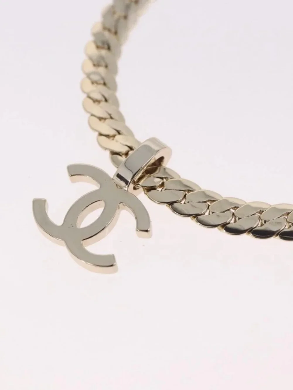 CHANEL brand	chanel color	gold